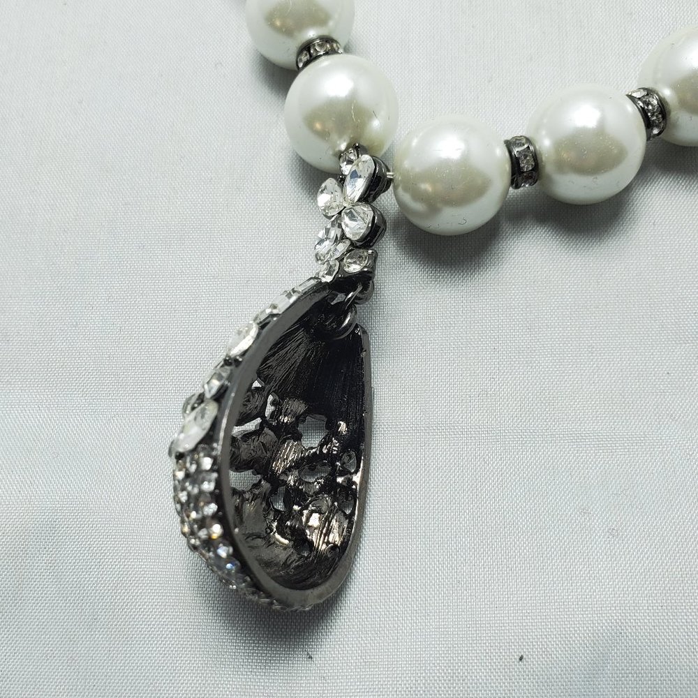 ALI KHAN princess pearls statement neck with crystal encrusted teardrop … - Picture 8 of 8